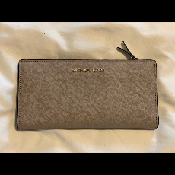 Michael Kors Wallet - Picture 1 of 2